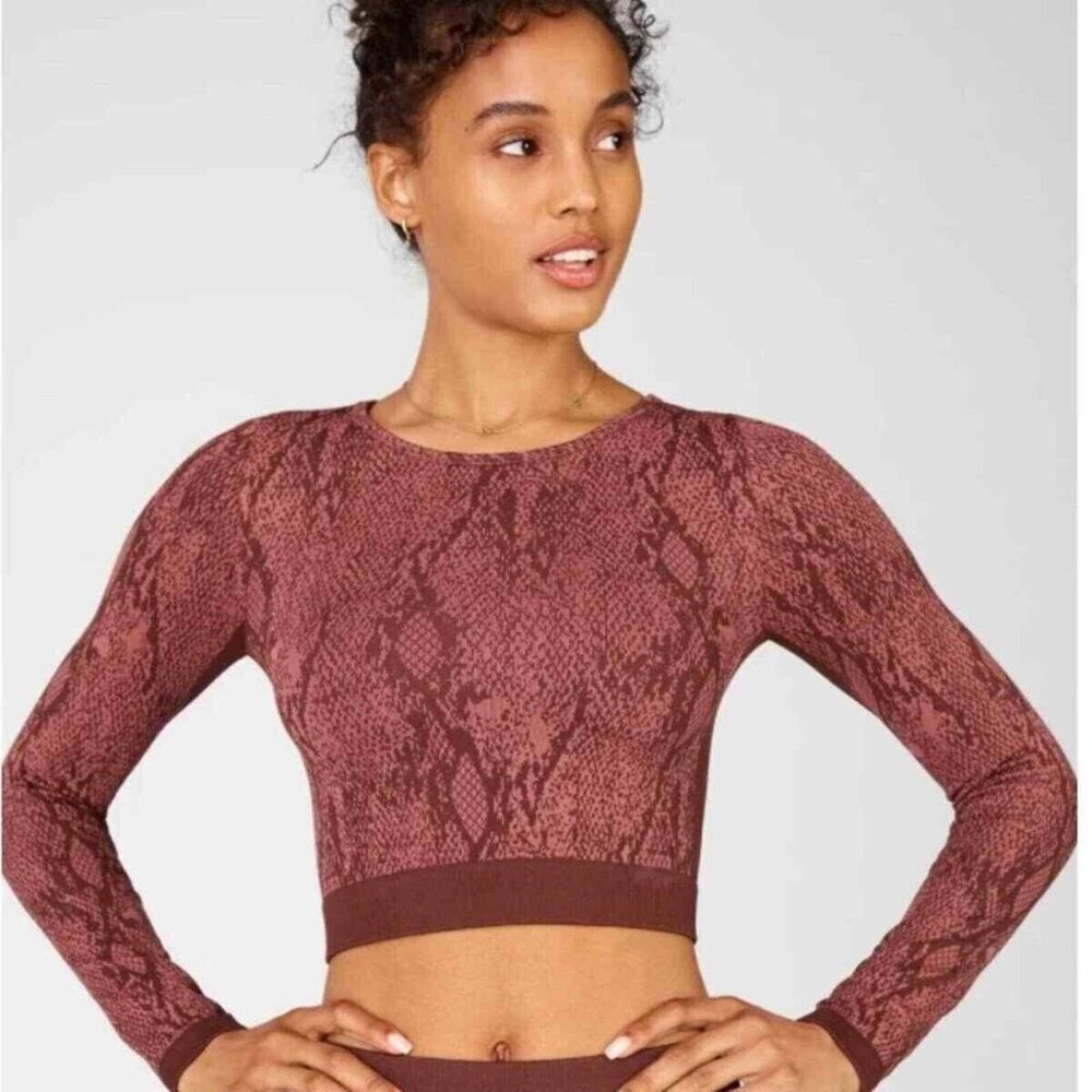 Fabletics Kamila Seamless Long Sleeve Crop Top Cherry Mocha Reptilia Size Large